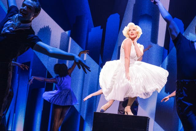 <p>Robyn Hurder and the cast of 'Smash'</p>