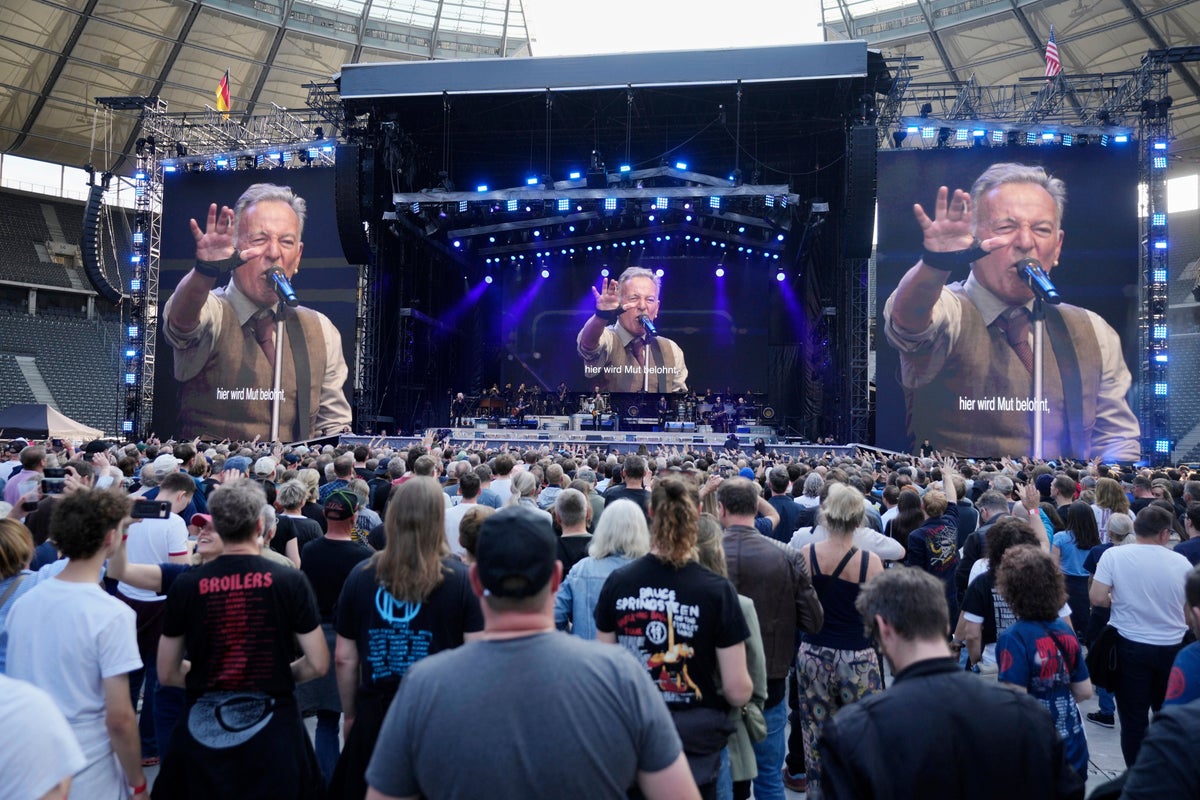 AP PHOTOS: Bruce Springsteen's Berlin concert