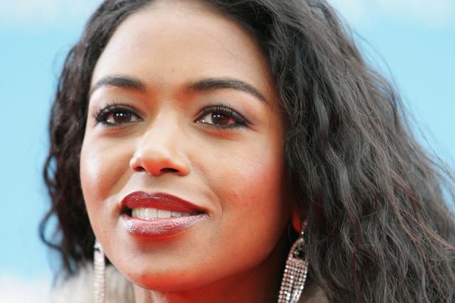 <p>Ananda Lewis arriving at the Billboard Music Awards in Las Vegas on December 8, 2004</p>