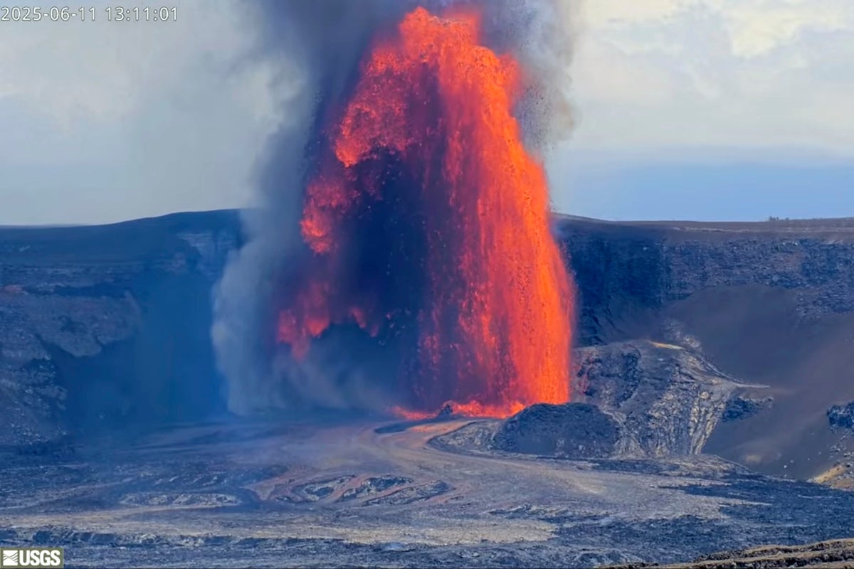 Hawaii’s Kilauea Volcano erupts again with lava reaching more than 330 feet Hawaii’s Kilauea Volcano erupts again with lava reaching more than 330 feet