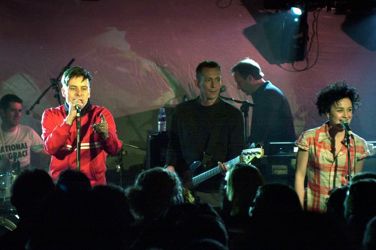 Deacon Blue musician ‘seriously ill’ in intensive care, band reveals Deacon Blue musician ‘seriously ill’ in intensive care, band reveals