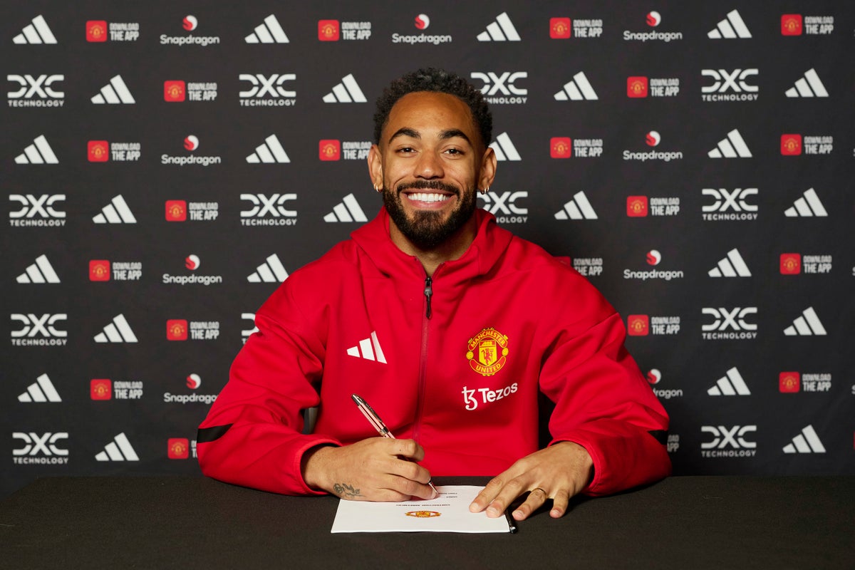 Manchester United Plans Contract Payouts, Rebuilds Squad With Premier League Forwards