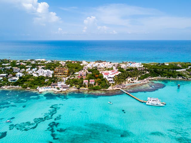 <p>Turquoise waters of Isla Mujeres off the coast of Cancun in Mexico</p>