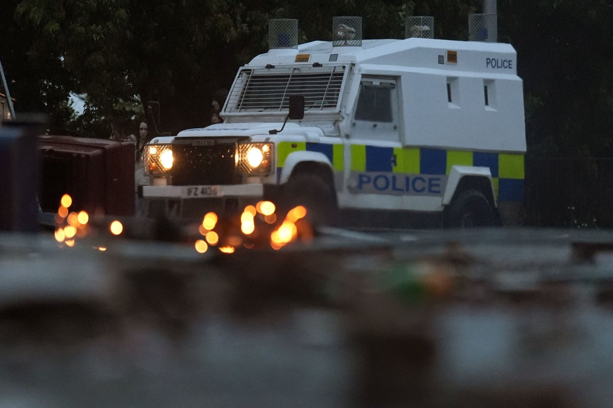 Northern Ireland Police Face Fourth Night of Violence, 41 Officers Injured