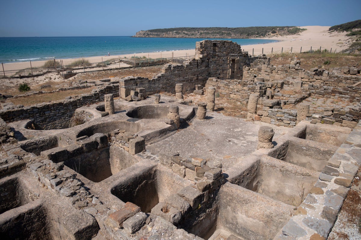 ‘Tomb raiders’ arrested after ancient treasures stolen from Italian archaeological sites – UK Times ‘Tomb raiders’ arrested after ancient treasures stolen from Italian archaeological sites – UK Times