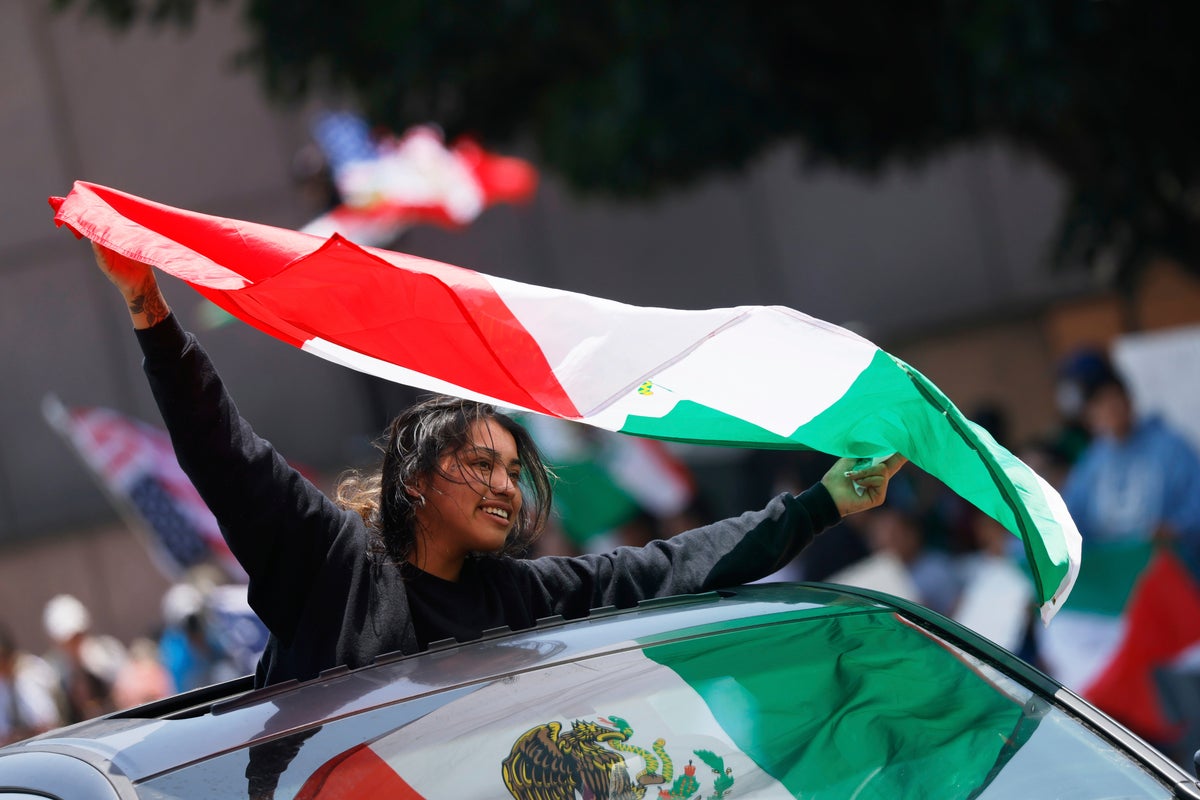 Photos of immigration protests spreading across US as Trump mobilizes National Guard