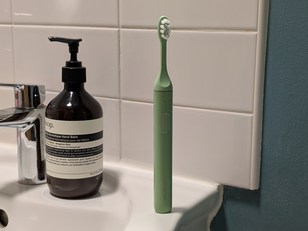Suri electric toothbrush