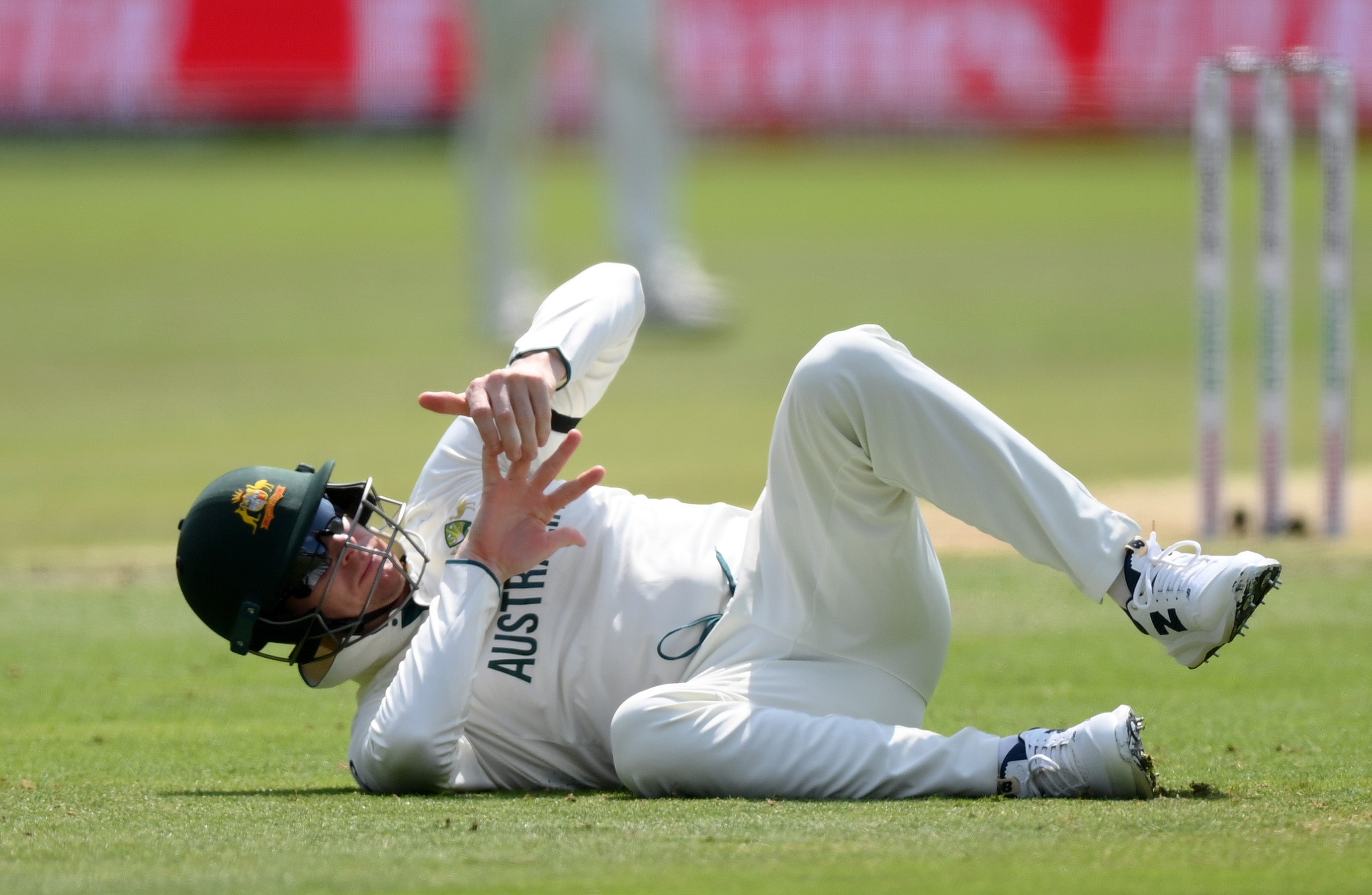 Steve Smith se machucou soltando Temba Bavuma