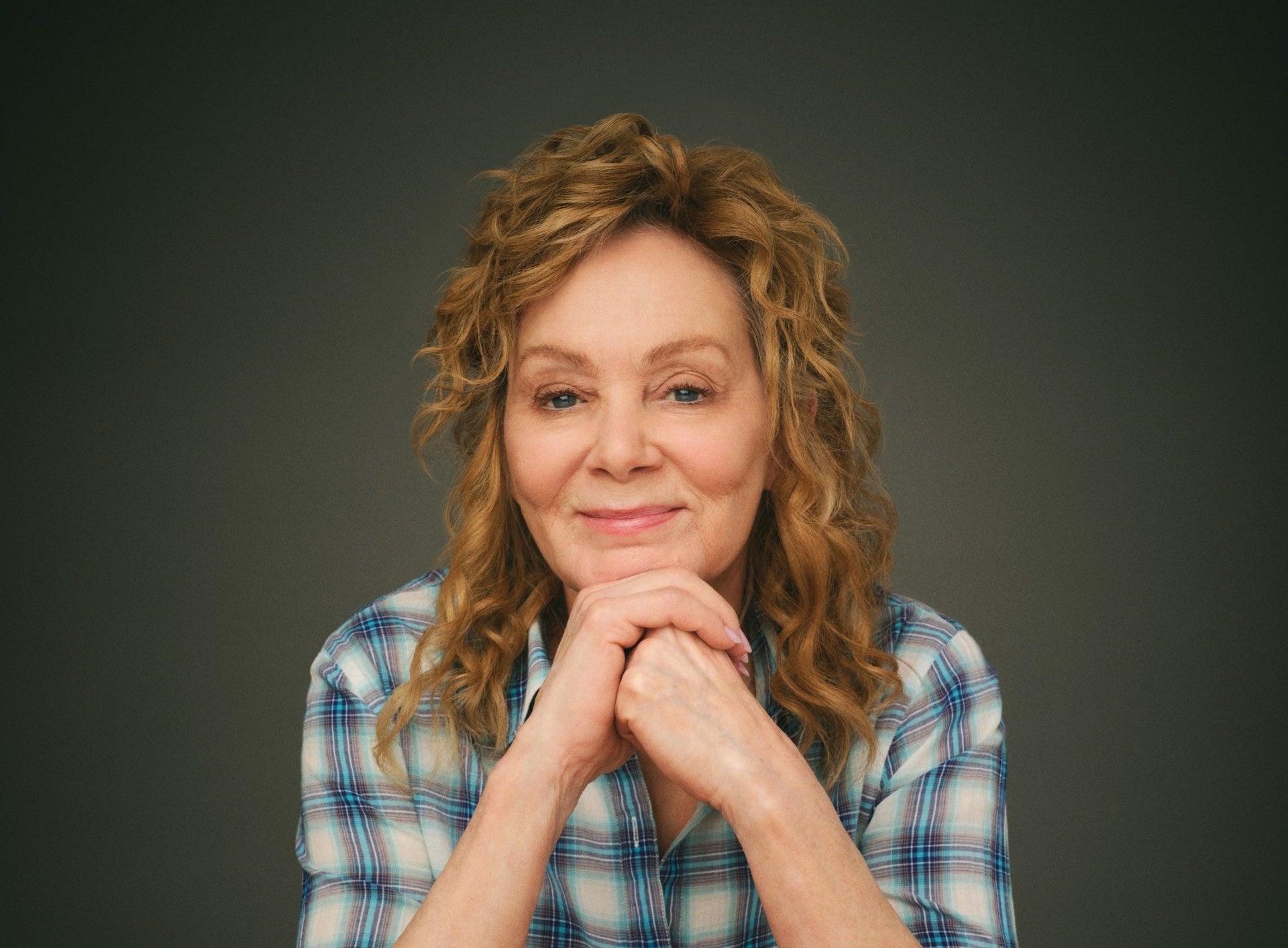 Jean Smart makes her triumphant return to the Broadway stage after a 25-year hiatus
