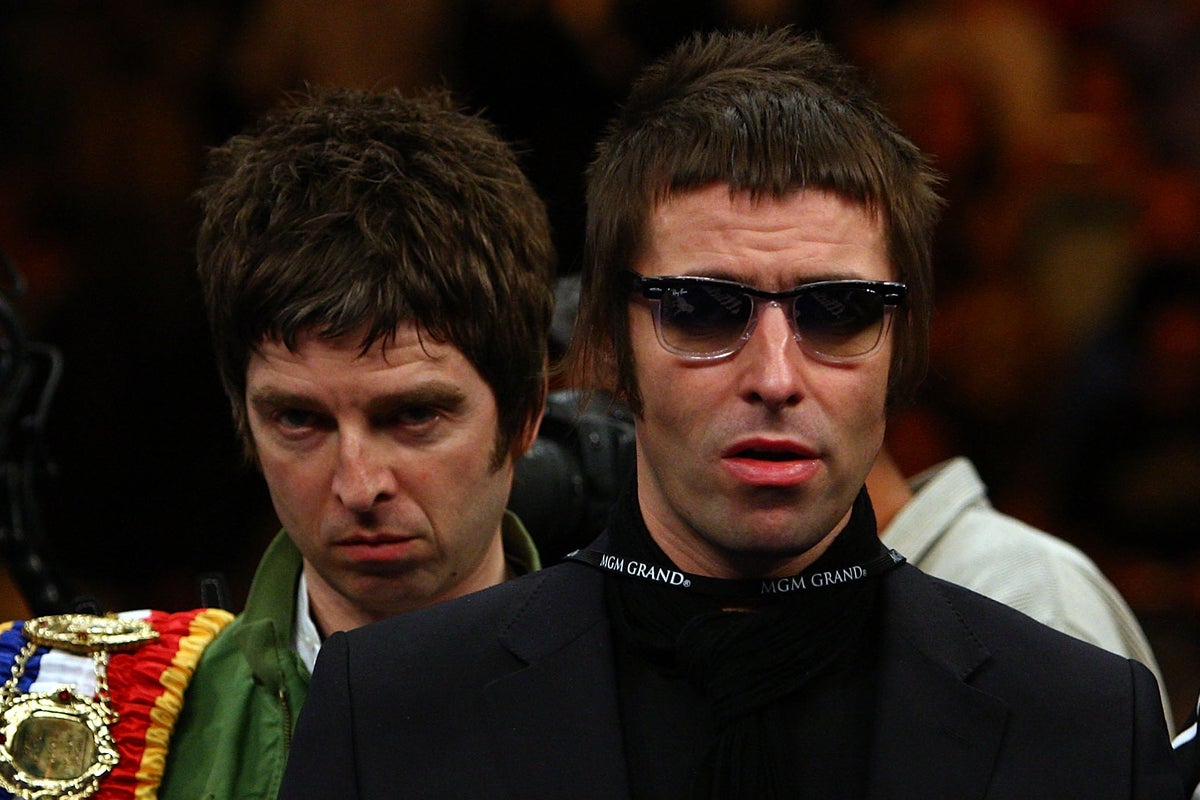 ‘Prescient’ painting of Oasis singers Liam and Noel Gallagher at height of ‘tension’ to be sold for £2m ‘Prescient’ painting of Oasis singers Liam and Noel Gallagher at height of ‘tension’ to be sold for £2m