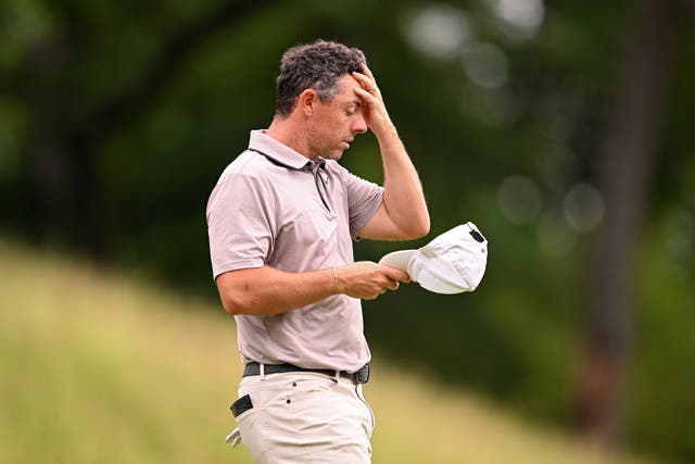 <p>Rory McIlroy of Northern Ireland walks off the seventh tee at Oakmont Country Club</p>