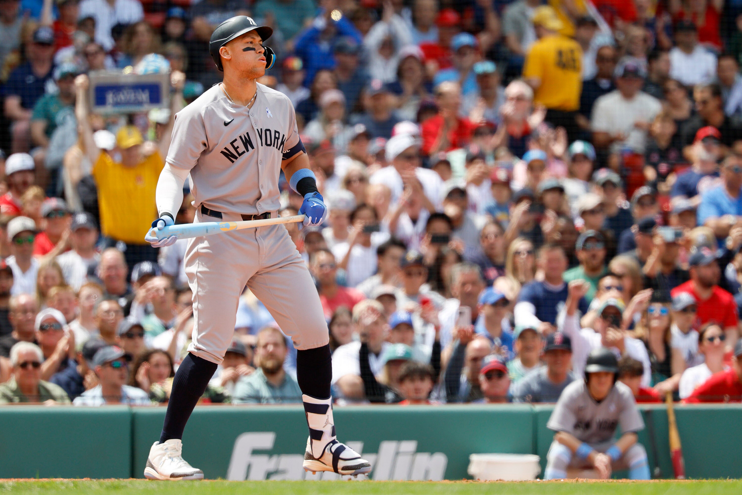 YANKEES MEDIAS ROJAS