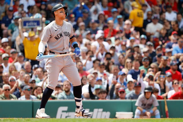 YANKEES MEDIAS ROJAS