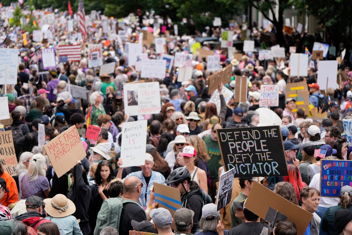 ‘No Kings’ protests dwarf Trump’s military parade