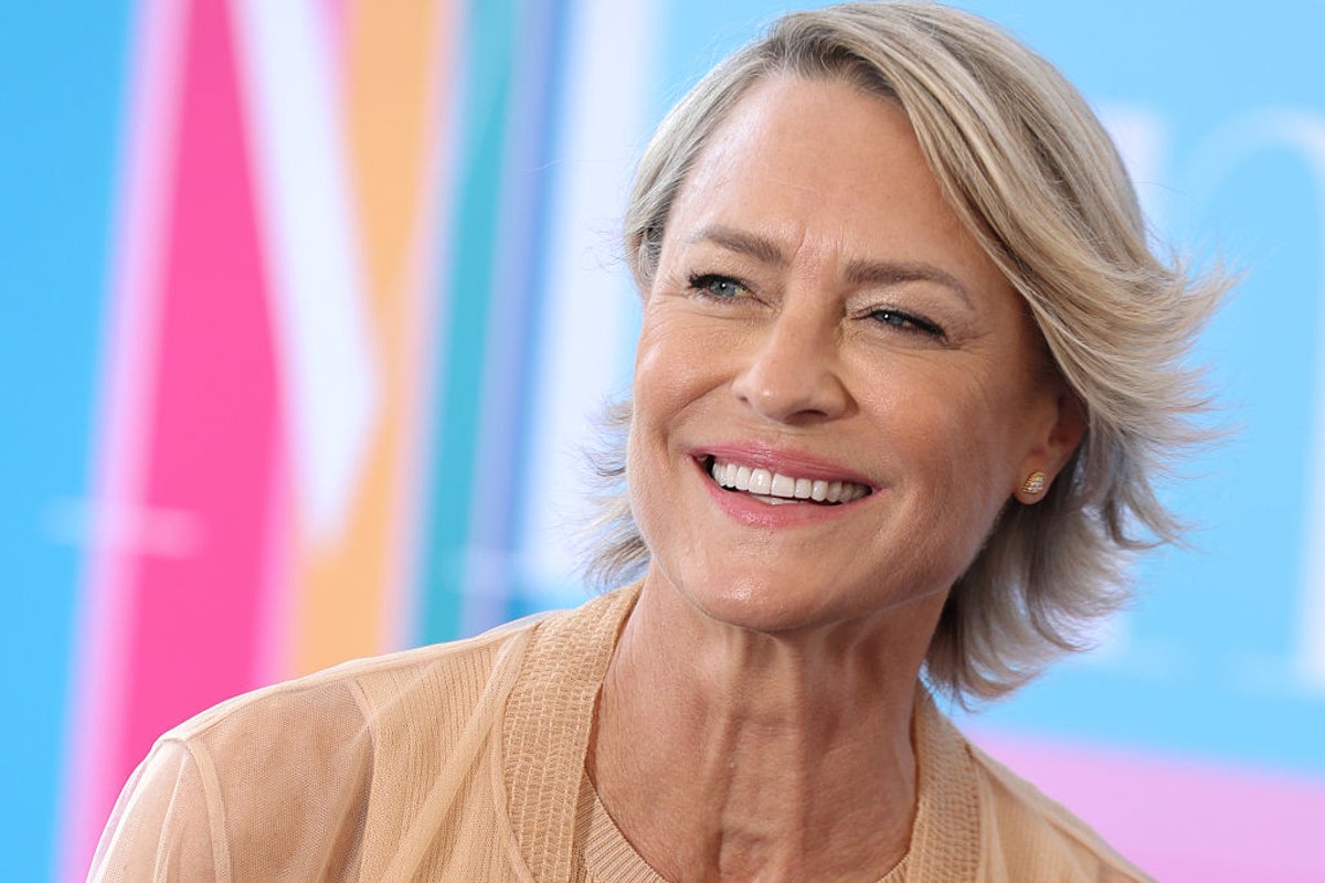 Robin Wright Discusses House of Cards Pay Disparity