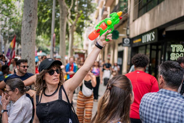 <p>A protester holds a water gun during a protest against overtourism in Barcelona, Spain, Sunday, June 15, 2025. (AP Photo/Pau Venteo)</p>
