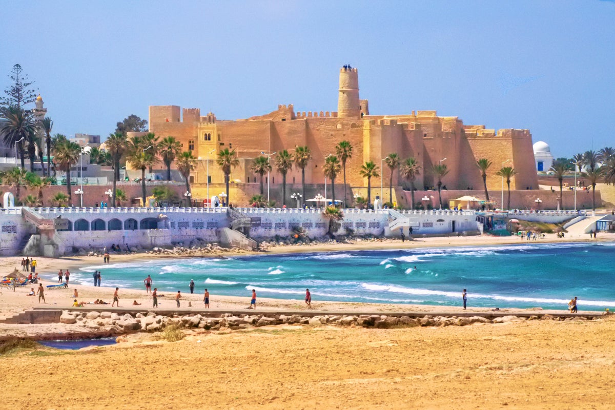 Brits face cancelled holidays as holiday company loses license