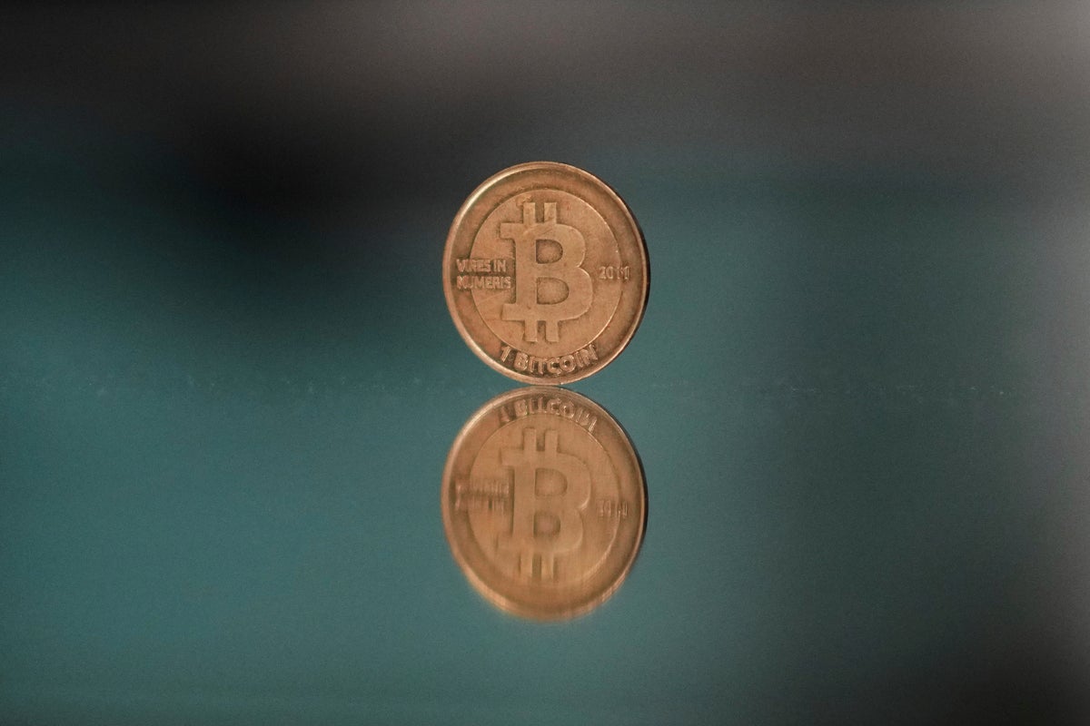 Czech coalition government faces a parliamentary no-confidence vote over bitcoin scandal