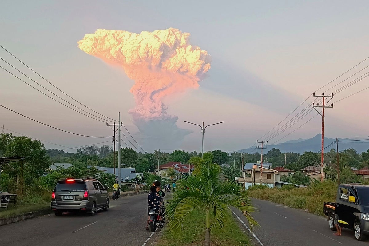 Volcanic eruption in Indonesia forces evacuations and flight cancelations