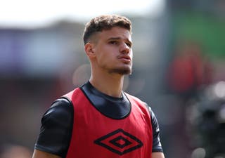 Milos Kerkez é um alvo para o Liverpool