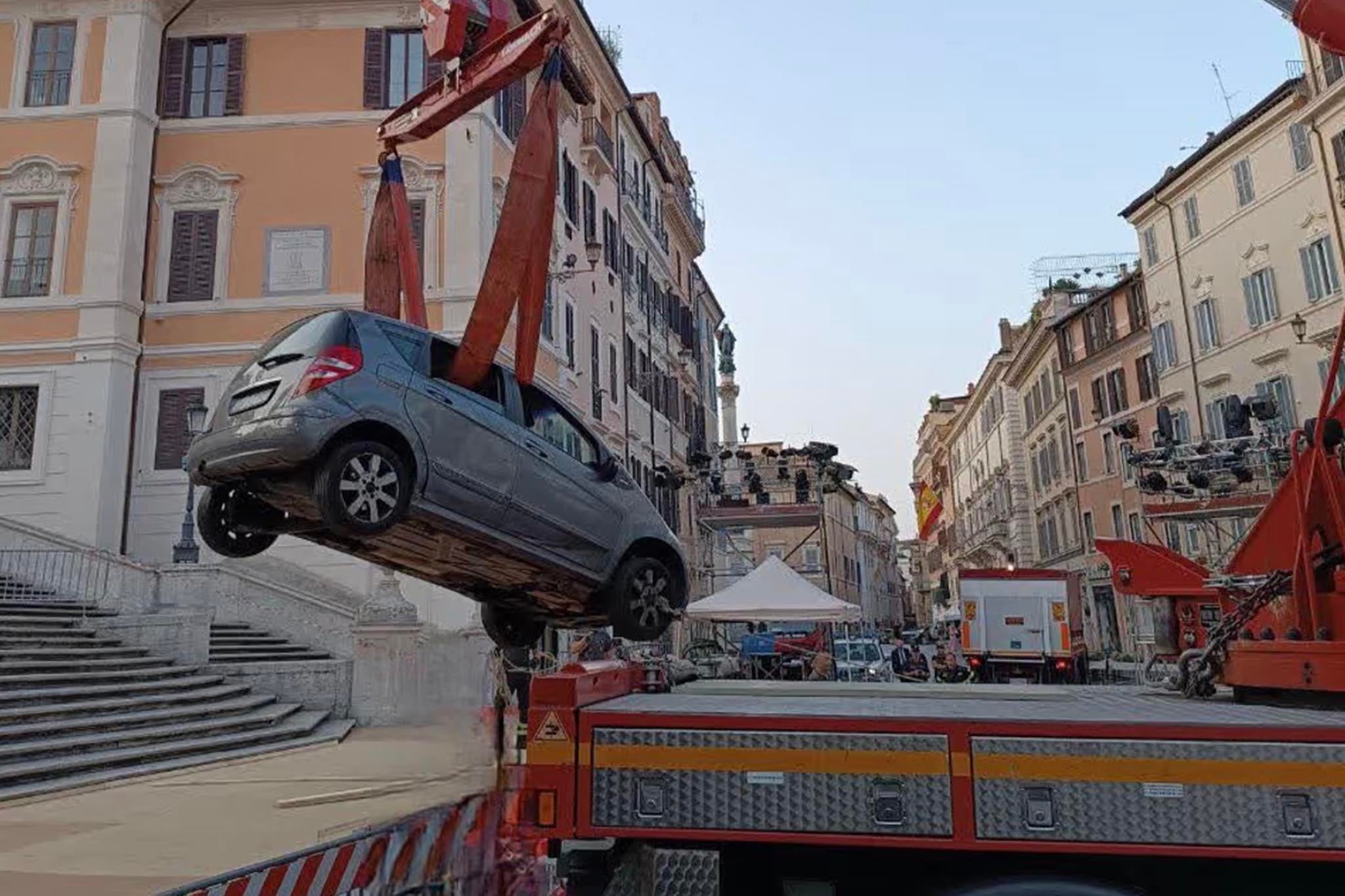 Confused driver gets car stuck on famous Italian tourist attraction | The  Independent