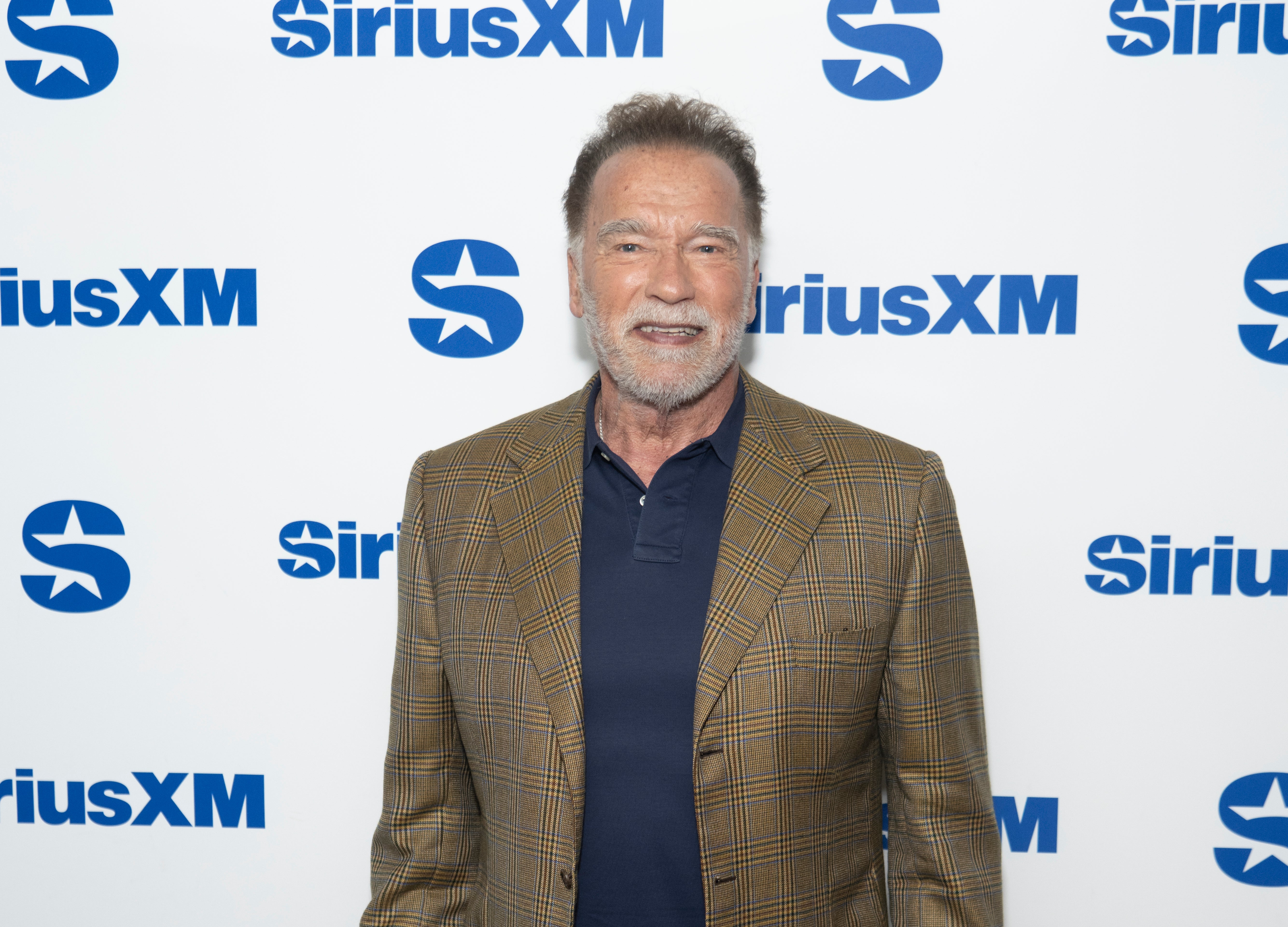 <p>Arnold Schwarzenegger is returning to the Predator franchise</p>