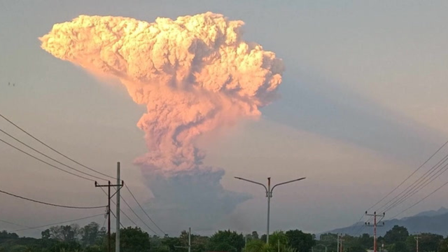 <p>Massive eruption in Indonesia spews ash 10,000 metres high</p>