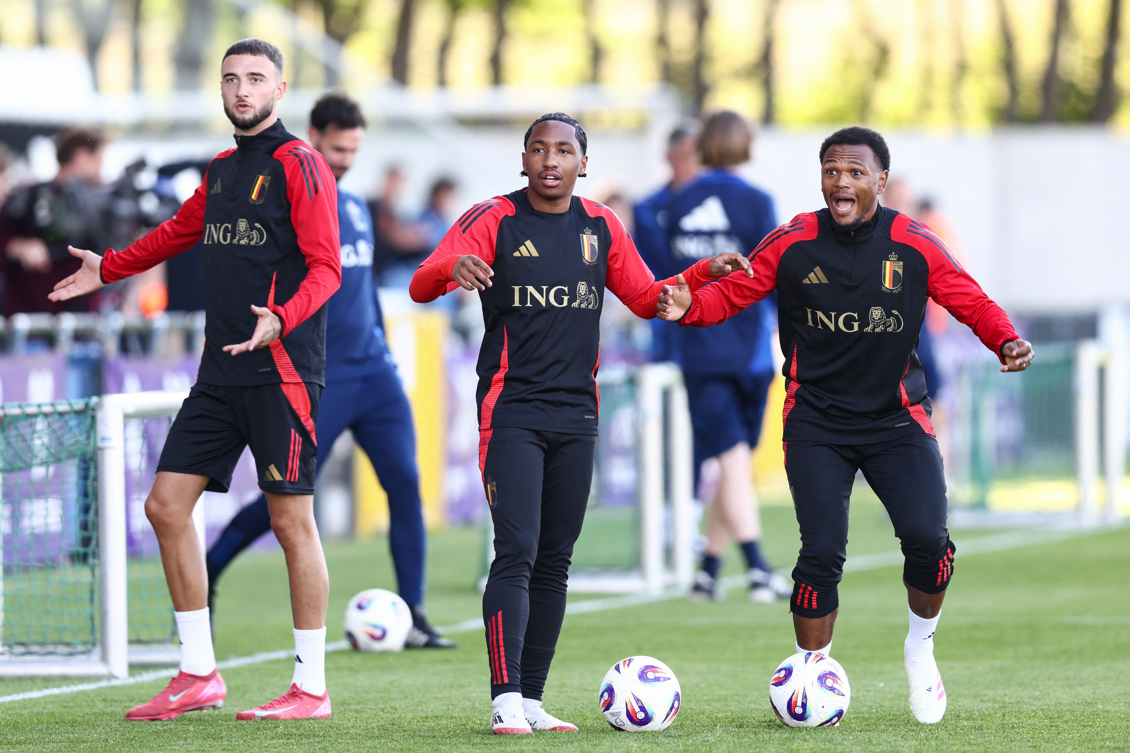 Malick Fofana, centro, em treinamento para a Bélgica no início deste mês