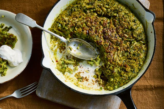 <p>Fresh herbs, sweet courgette and soft leeks come together in this golden ijeh – proof that humble ingredients make the most comforting meals</p>