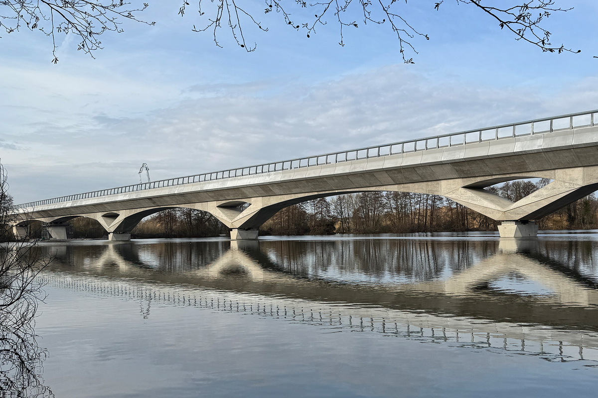 Simon Calder on how HS2 squandered billions to become a national embarrassment