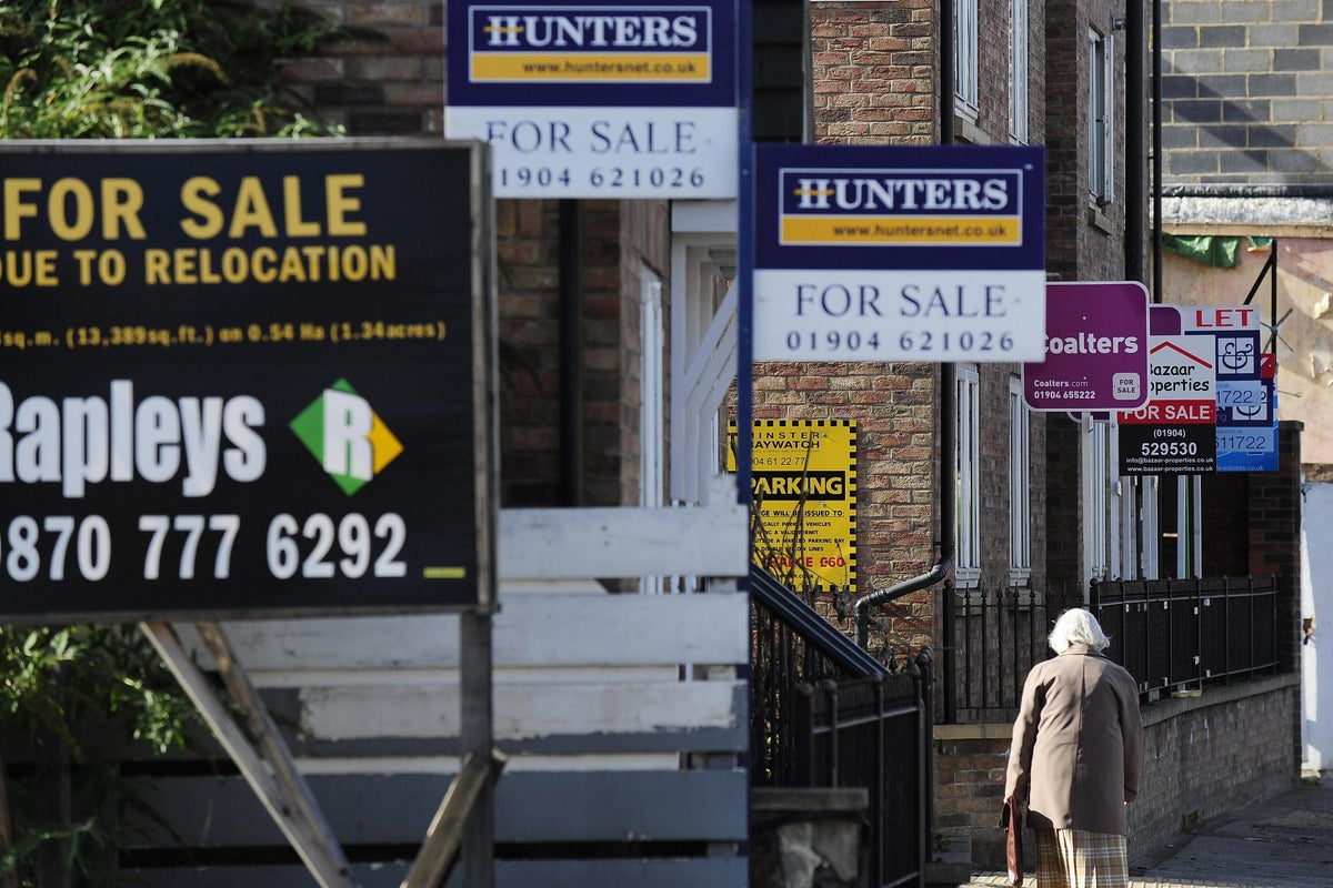 Annual house price growth halves as buyers reach stamp duty cliff edge