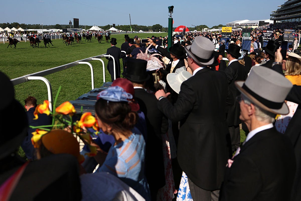 Hundreds of spectators treated for heatstroke as heatwave strikes Royal Ascot