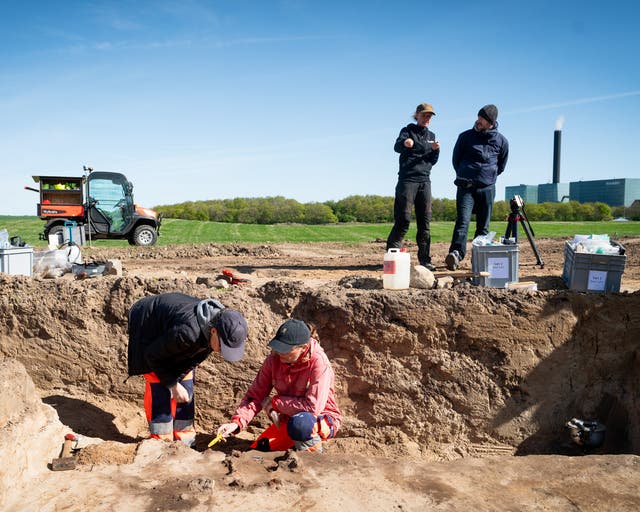 <p>Archaeologists excavate Viking grave at Lisbjerg near Aarhus</p>
