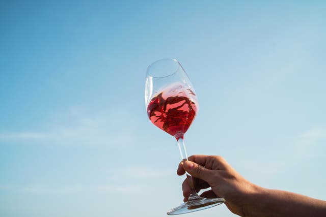 <p>Cooling down with a glass of wine in the sunshine – is there anything more summery?</p>