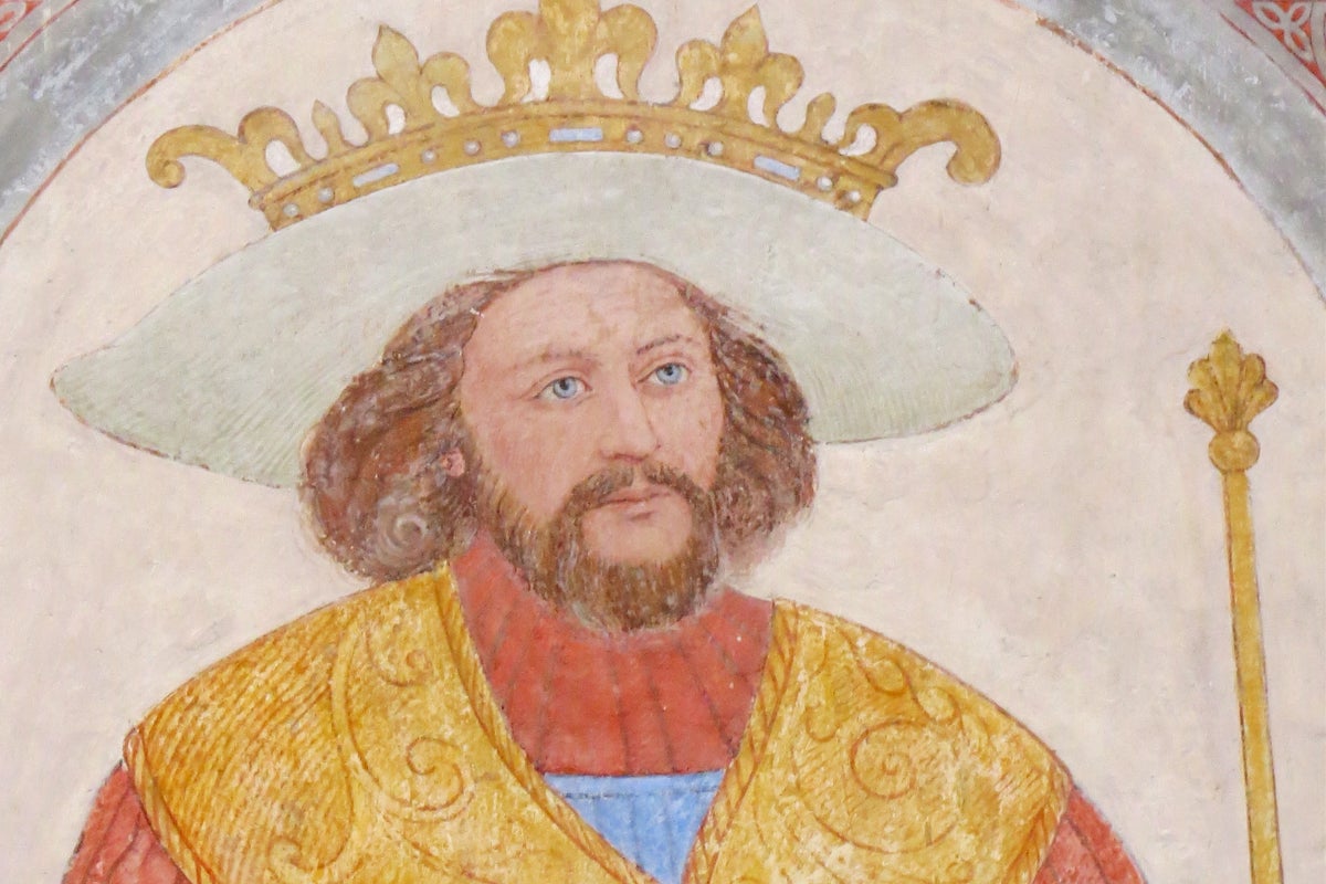 Surprise grave find reveals secrets of Viking king