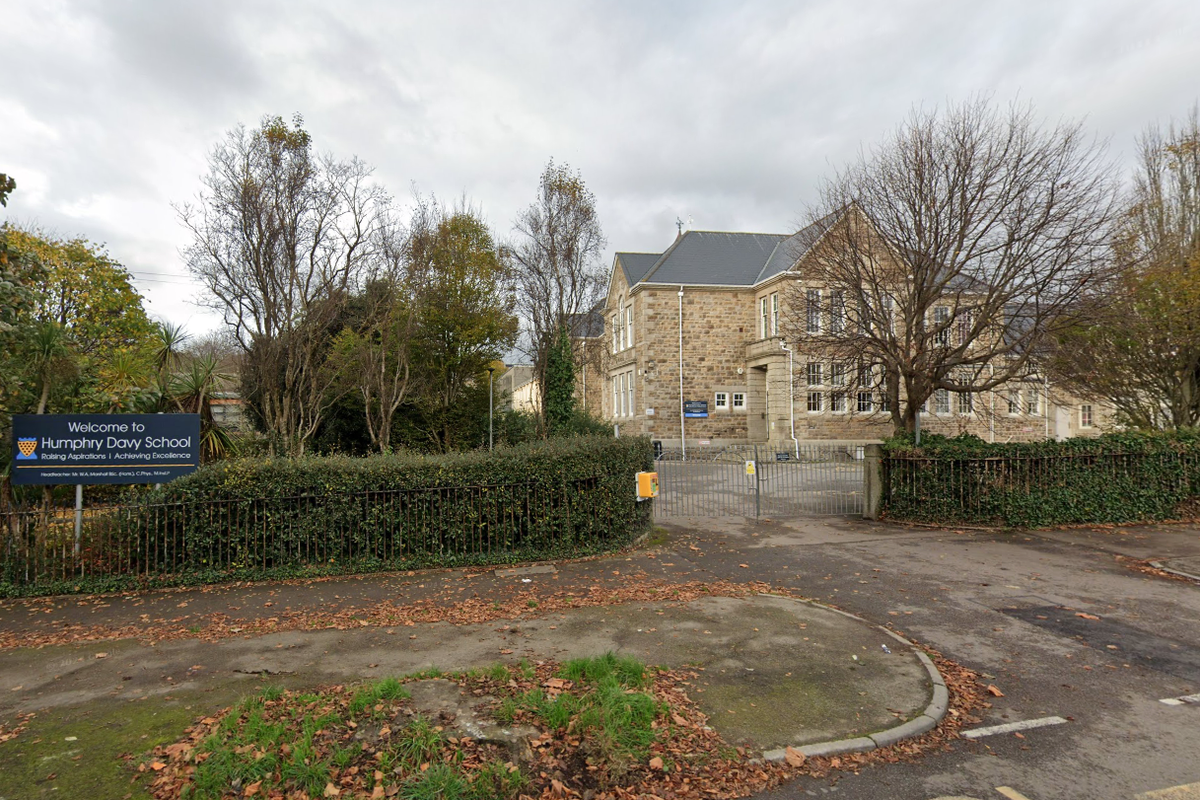 Disgraced science teacher, 59, set up group chat with pupils to discuss students’ bodies Disgraced science teacher, 59, set up group chat with pupils to discuss students’ bodies