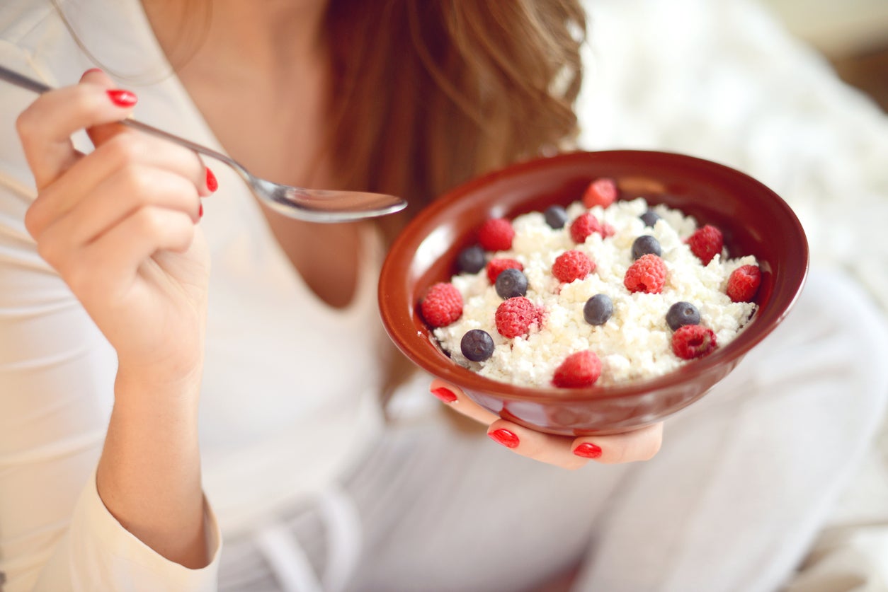 Cottage cheese is a good source of protein. But, the sodium content may not be that different from other types of cheese