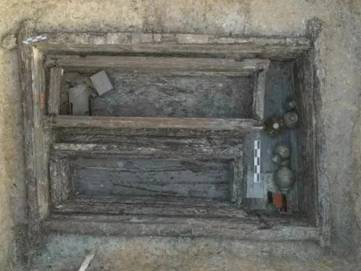 Archaeologists find rare 1,800-year-old tomb in China's Rizhao filled with untouched family treasure | The Independent