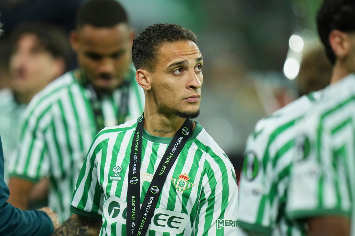 Manchester United close to finally offloading £85m winger after sorry Old Trafford spell