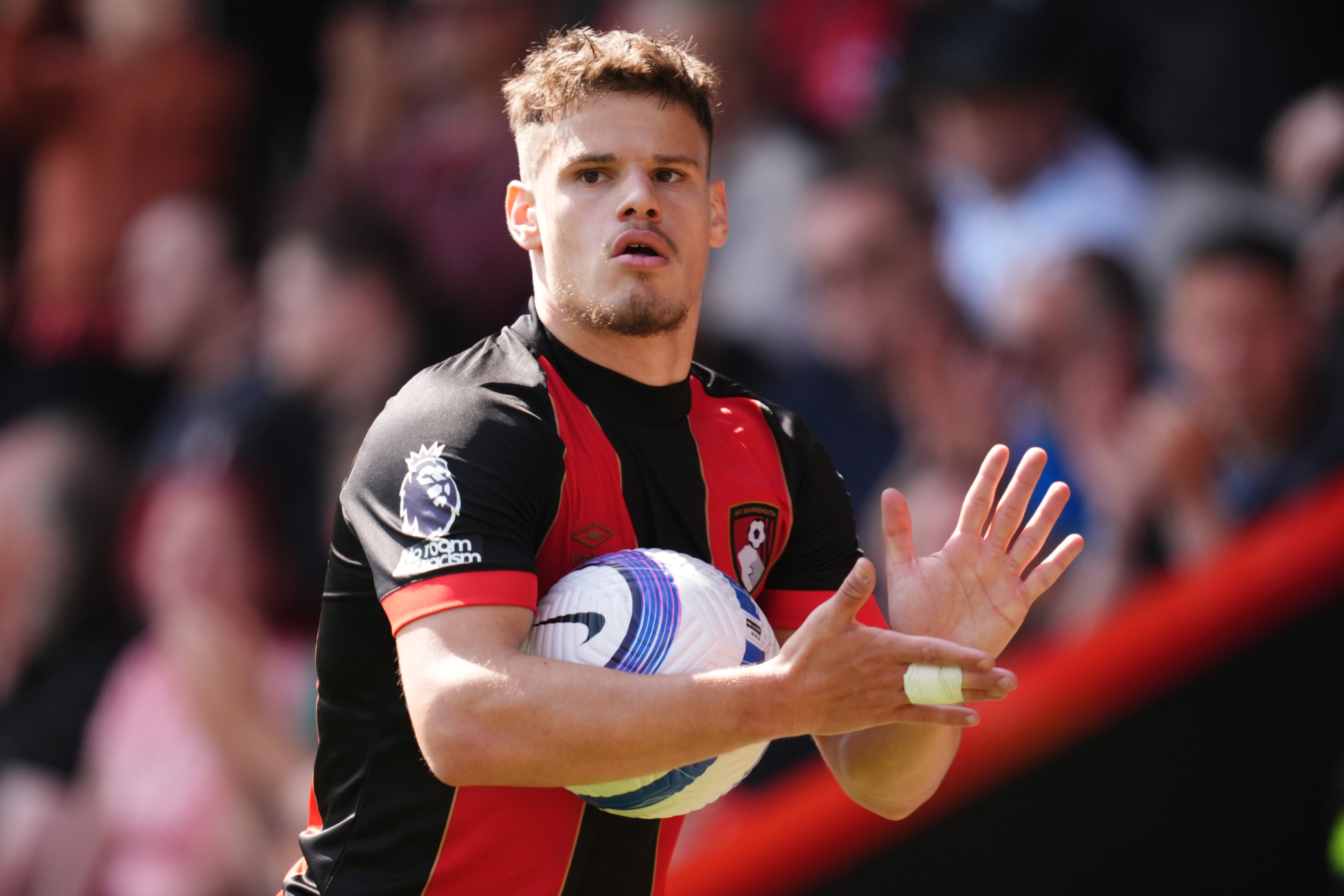 Milos Kerkez impressionou para Bournemouth na última temporada