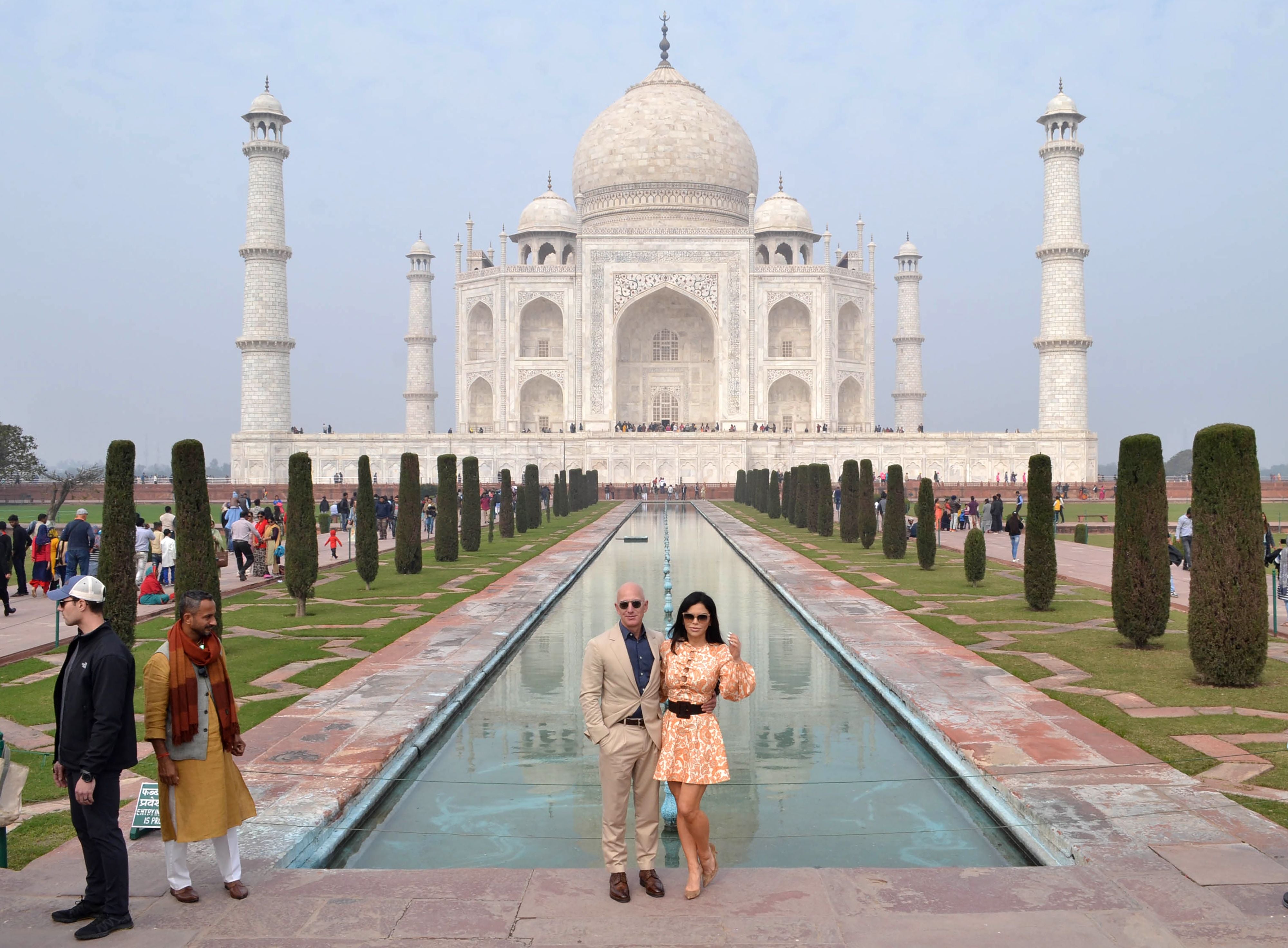 Jeff Bezos and Lauren Sánchez visit the Taj Mahal in Agra, India on January 21, 2020