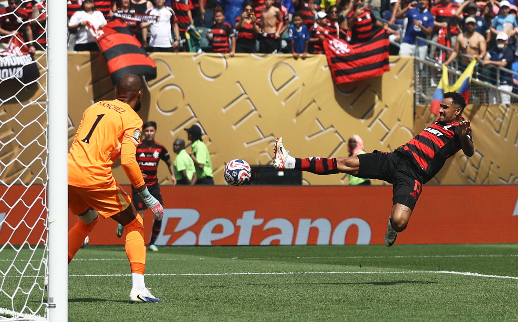 Danil's goal sends flamengo forward in the second half