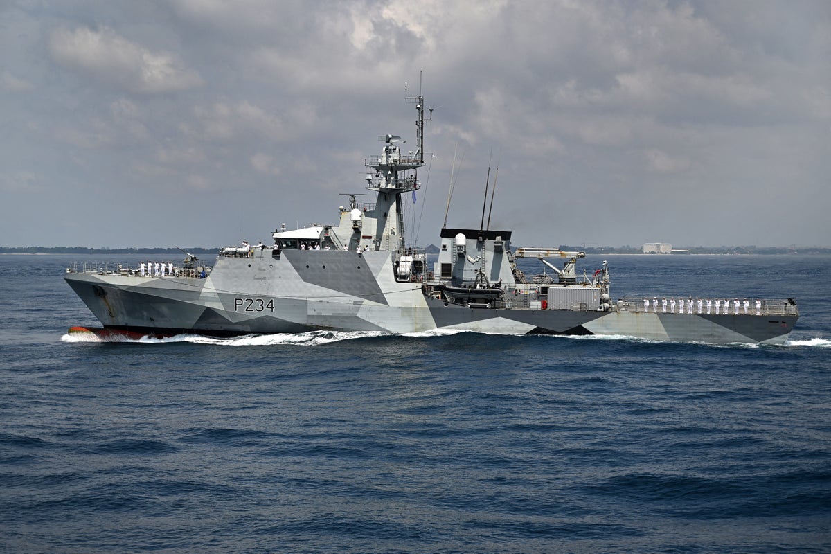 UK Warship Patrols Taiwan Strait Despite China Objections