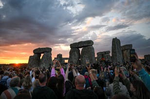 Record breaking crowds watch summer solstice sunrise at Stonehenge