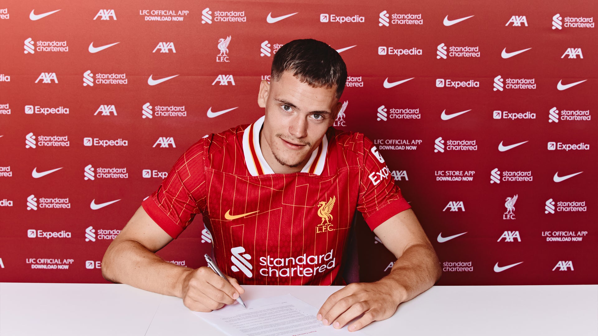 Florian Wartz Sinus na linha pontilhada para Liverpool