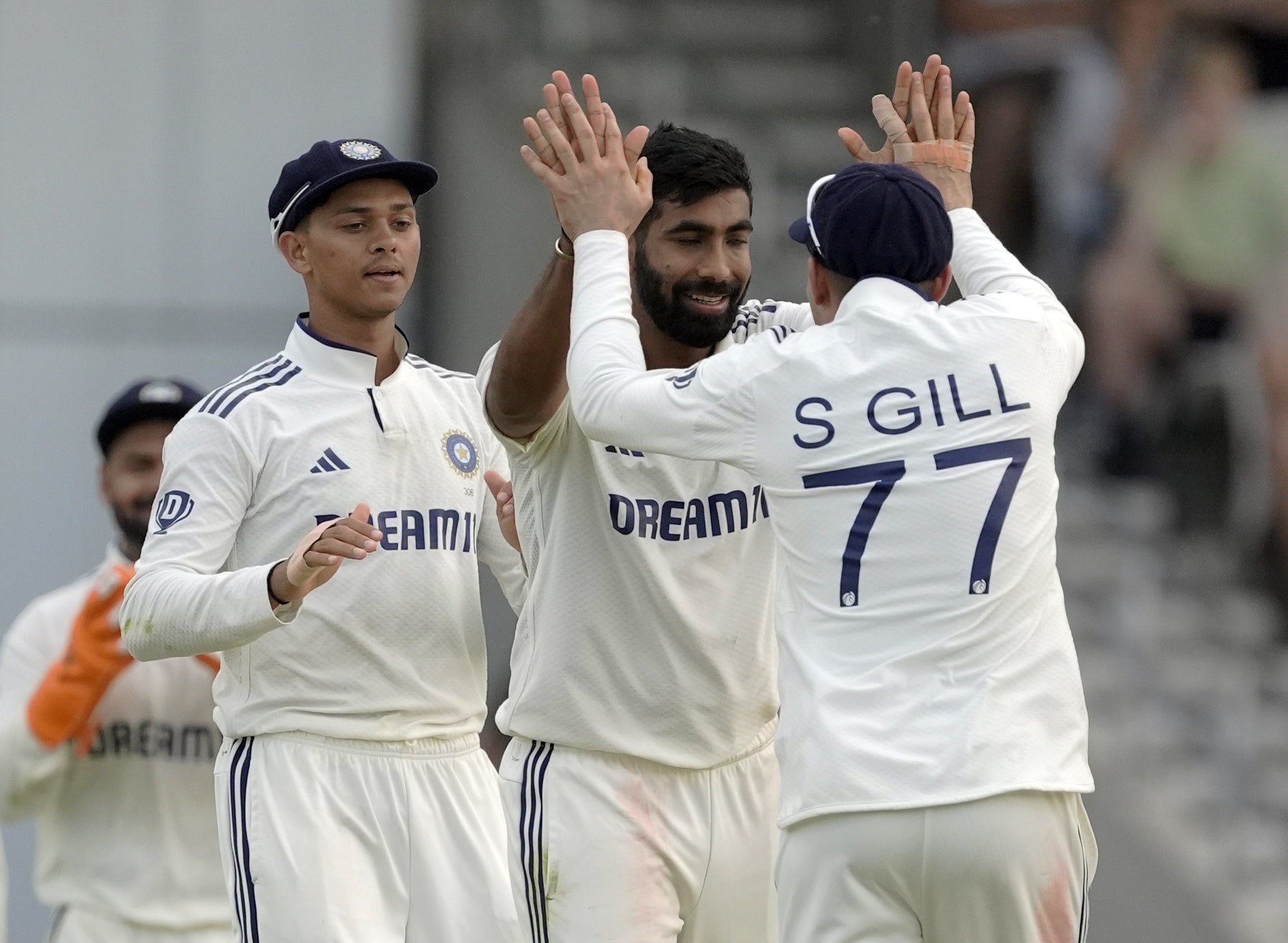 Jasprit Bumrah feiert ein weiteres Wicket