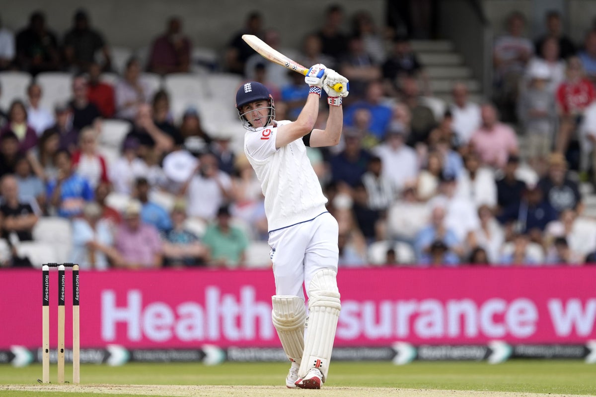 England Trails India by 144 Runs in Headingley Test