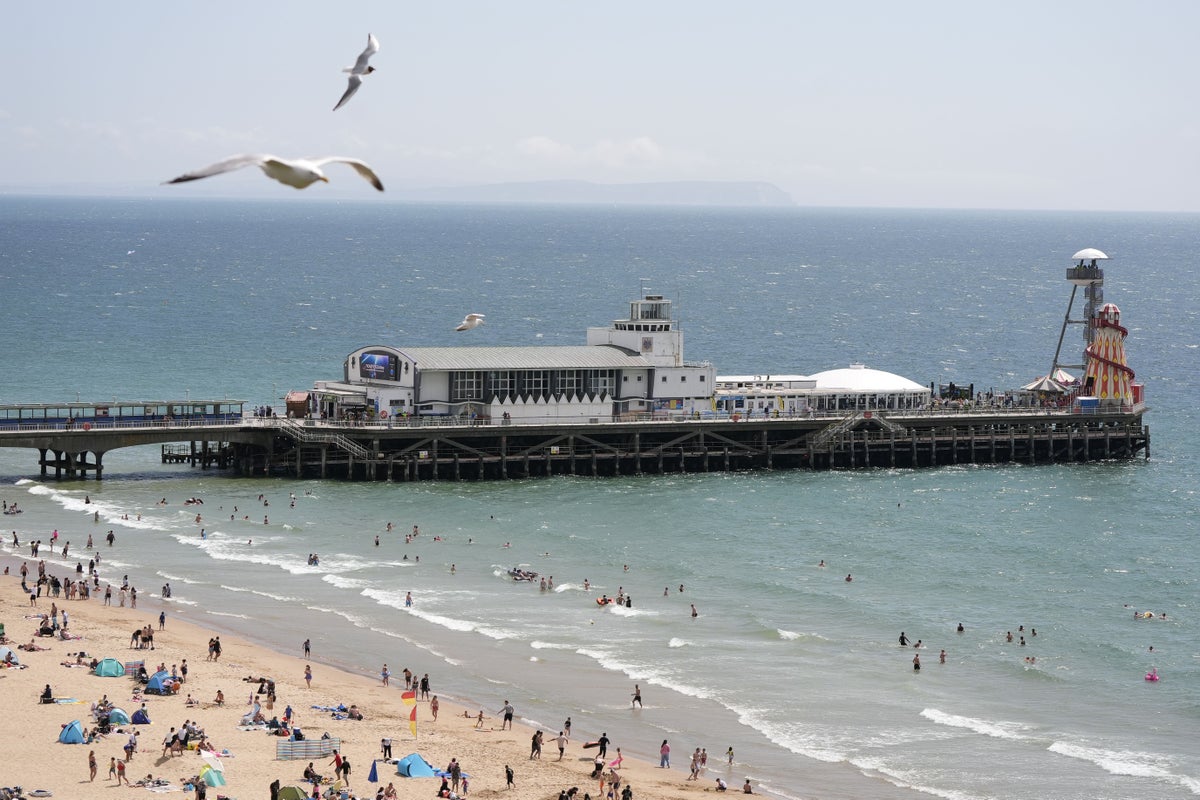 UK, Ireland, New Orleans Experience Widespread Heatwaves, Showers
