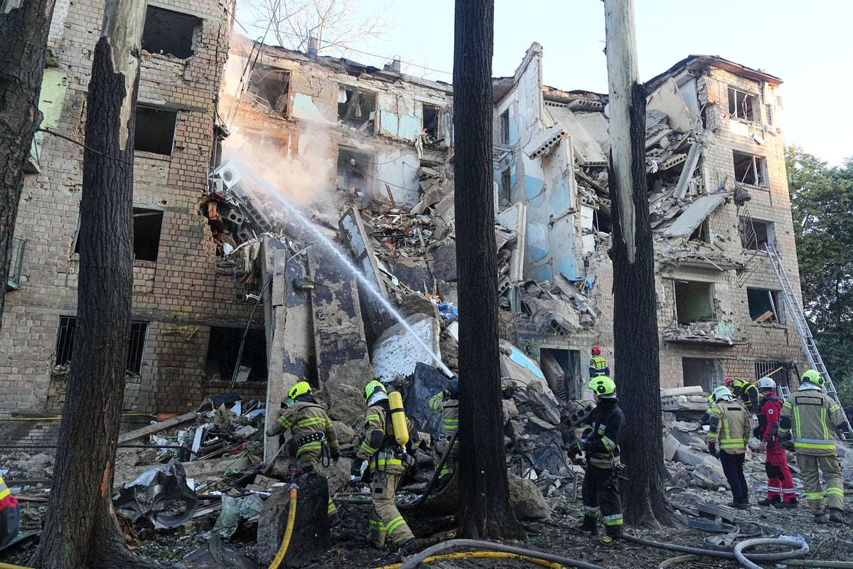 Russian attacks on Ukraine kill at least 5 and injure over a dozen