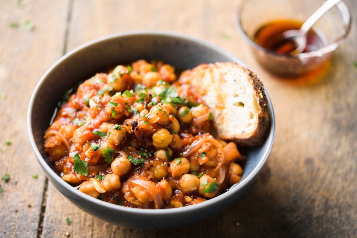 Put chickpeas at the center of the plate with citrus and honey